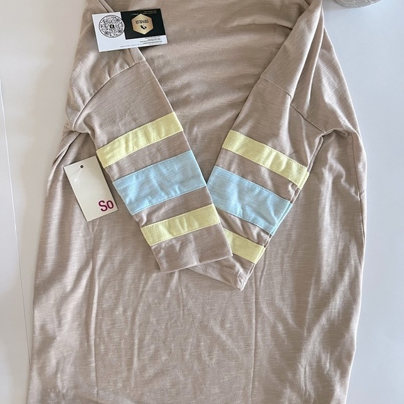 Juniors' SO® 3/4-Sleeve Varsity Tee
by SO size Xs MOCHA FROTH - Picture 10 of 12